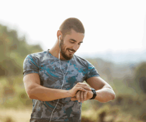 Esportista consultant l'HRV al rellotge intel·igent