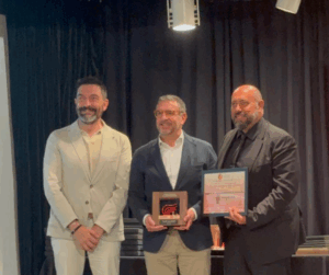 Sergi Macià, director general de Mutuacat, Ignasi Planas, President de la Federació Catalana de Rugbi i Marc Vilabrú, membre de la Junta Directiva d'ACGEP en l'entrega de Premis a la Gestió Esportiva