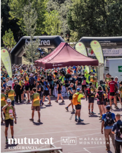 Excursionistes prepaats per iniciar la Matagalls-Montserrat